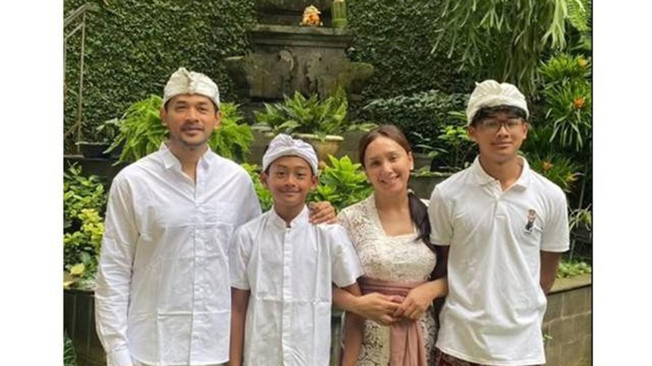 7 Gaya Artis Rayakan Galungan 2025, dari Kebaya Bali hingga Kasual