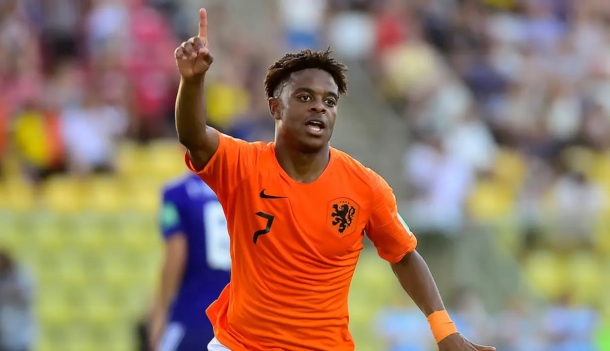 Striker Belanda, Sontje Hansen yang musim depan bergabung dengan NEC Nijmegen setelah dilepas gratis Ajax U-21 tercatat sebagai top skor edisi terakhir Piala Dunia U-17 pada 2019 di Brasil dengan raihan 6 gol. Belanda sendiri finis di posisi keempat setelah kalah 1-3 dari Prancis di laga perebutan tempat ketiga. (www.ad.nl)