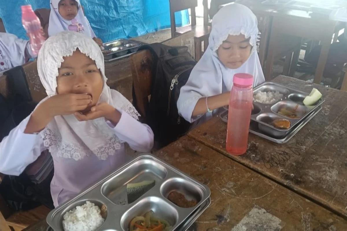 Siswa Terdampak Bencana di Agam Antusias Sambut Program Makan Bergizi Gratis