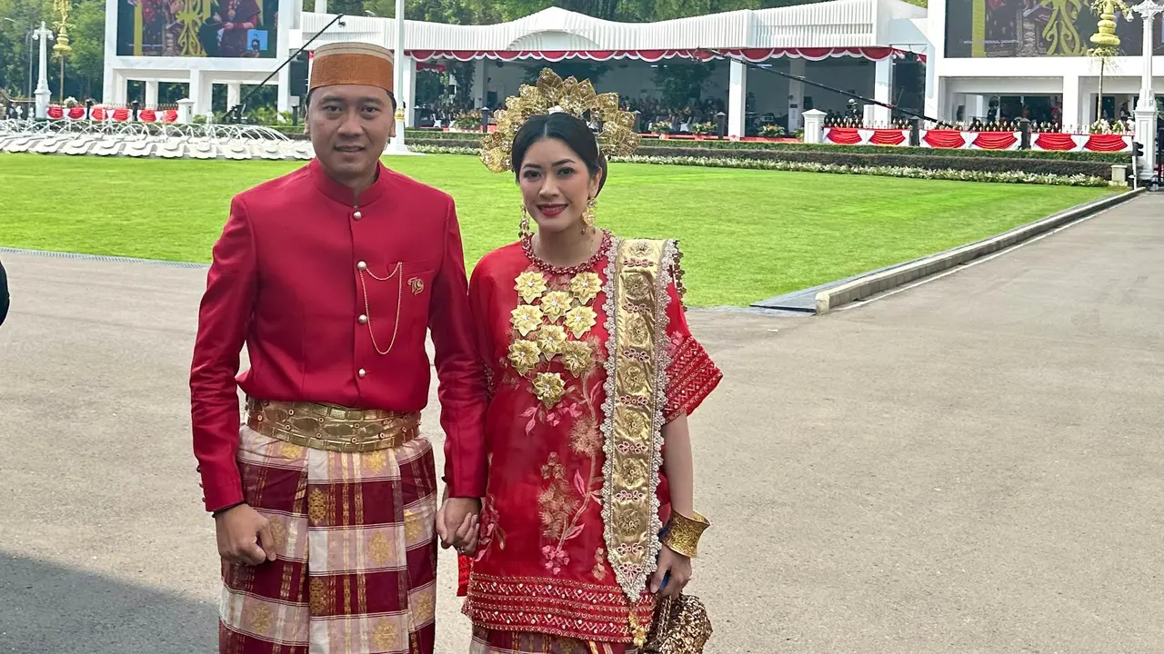 Ketua Fraksi Partai Demokrat, Edhie Baskoro Yudhoyono (Ibas), bersama istrinya, Siti Rubi Aliya Rajasa, turut menghadiri upacara bendera dalam rangka memperingati Hari Ulang Tahun Republik Indonesia ke-79 di Istana Merdeka, Jakarta, Sabtu (17/8/2024) (Tim