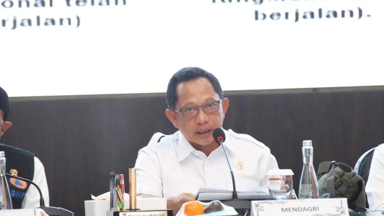 Kasatgas Percepatan Rehabilitasi dan Rekonstruksi Pascabencana di Wilayah Sumatera Muhammad Tito Karnavian saat Konferensi Pers