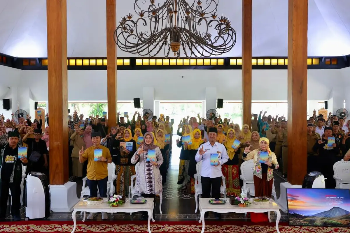 Bupati Banyuwangi Ipuk Fiestiandani hadiri peluncurkan buku Antologi Sulur Kembang Sritanjung. (Istimewa)