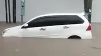 Banjir Rendam Ratusan Rumah di Jember, Mobil Terseret Arus, Puluhan Sepeda Motor Mogok