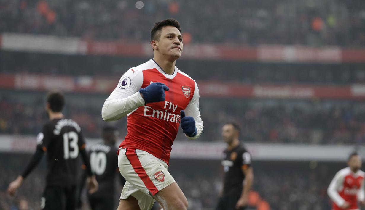 Pemain Arsenal, Alexis Sanchez menjadi bintang lapangan pada laga ini dengan mencetak dua gol ke gawang Hull City pada lanjutan Premier League di Emirates Stadium, London, (11/2/2017). Arsenal menang 2-0.  (AP/Matt Dunham)