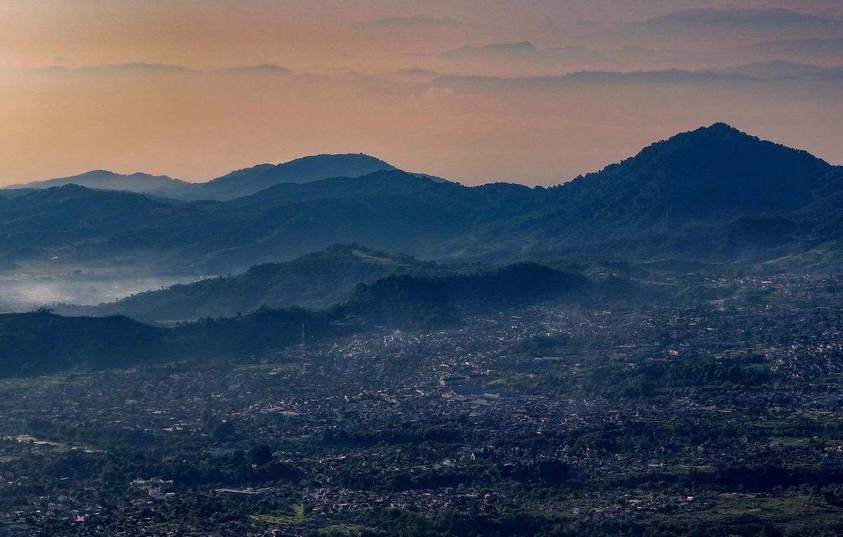 FOTO: Pesona Alam Puncak Masih Menjadi Tujuan Favorit Warga Saat Libur Panjang
