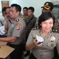 Produk kosmetik yang diketahui palsu dan pabriknya baru saja digerebek polisi bisa menyebabkan kulit terbakar