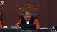 Hakim Arief Hidayat di ruang sidang Gedung Mahkamah Konstitusi (MK) Jakarta, Kamis (4/4/2024). (Foto: tangkapan layar youtube Mahkamah Konstitus)