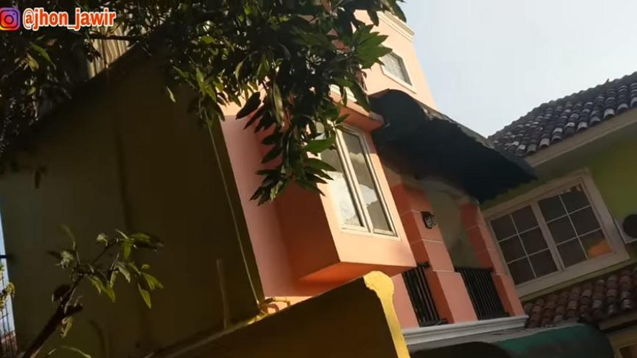 Tampil Nyentrik di Pemilihan DPD Jabar, Potret Rumah Komeng yang Cozy dan Jarang Tersorot