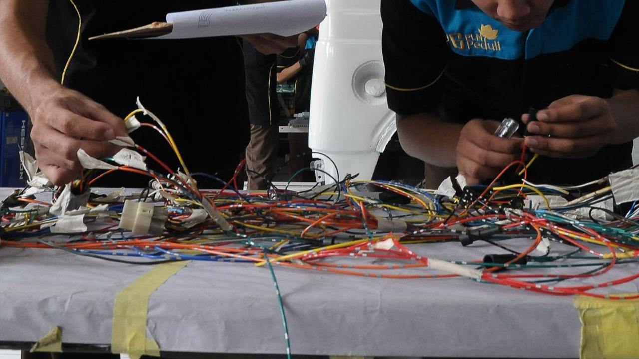 Konversi mobil listrik yang dilakukan pelajar SMK 26 Jakarta ini dilakukan sebagai bentuk kerjasama dengan PLN dalam program ELVIS (Electric Vehicle Conversion).