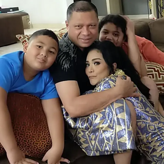 [Fimela] Krisdayanti dan Raul Lemos