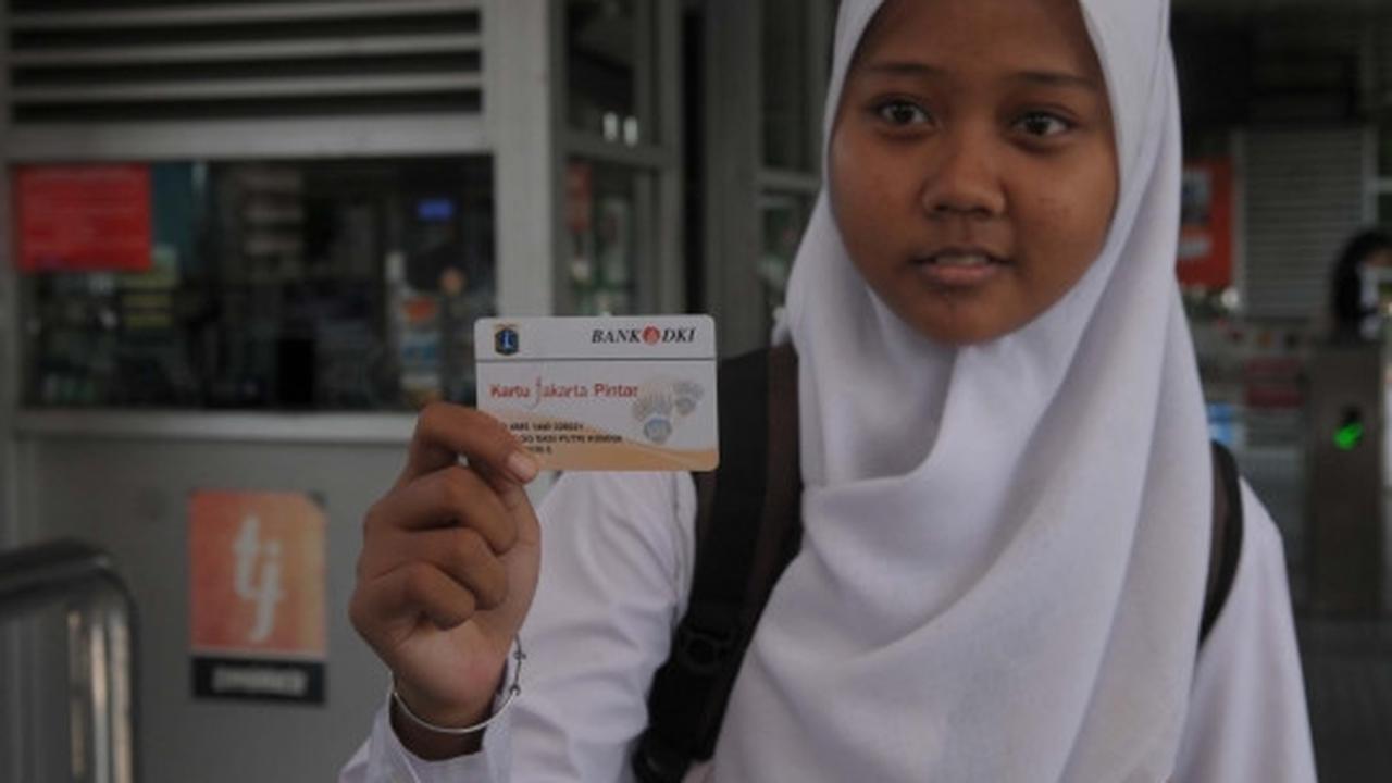Pelajar pemegang kartu KJP gratis naik Transjakarta