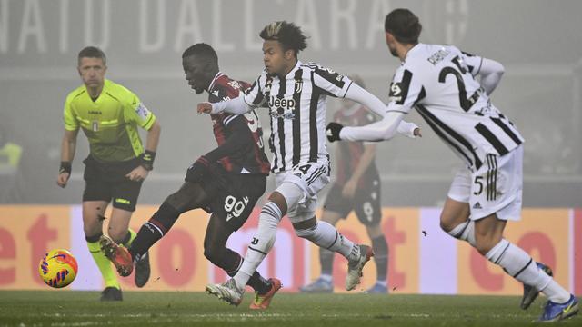 Foto: Laga Berselimut Kabut di Laga Bologna Versus Juventus di Giornata Ke-18 Liga Italia