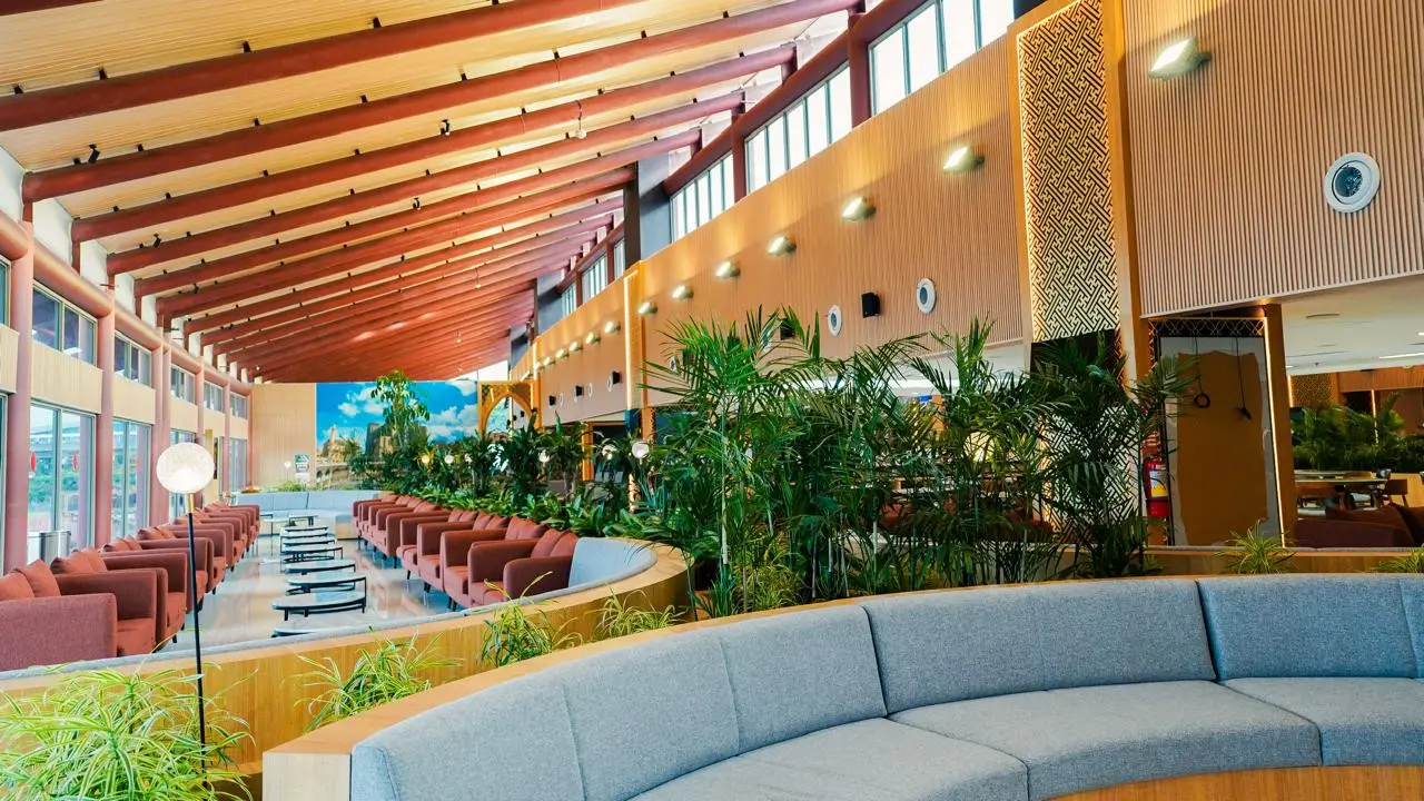 Terminal 2F Bandara Soekarno-Hatta  sebagai pusat penerbangan umrah dan haji.
