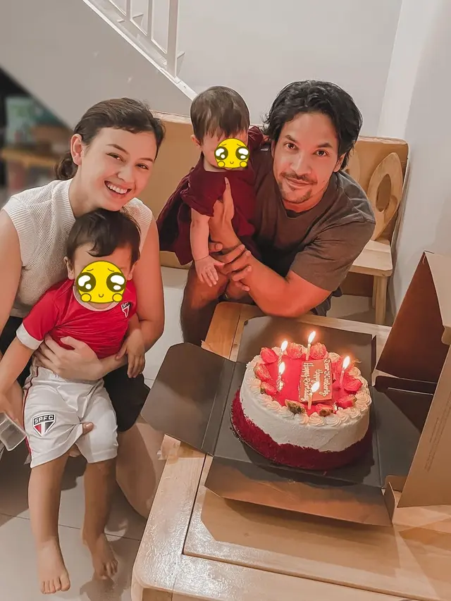 Bagikan Momen Lawas saat Hamil, Ini 6 Potret Bahagia Keluarga Kecil Kimberly Ryder