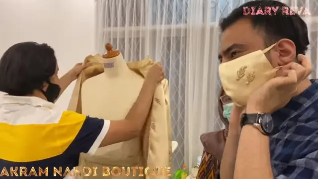 7 Potret Reza D'Academy Fitting Baju Pernikahan, Tampil Menawan