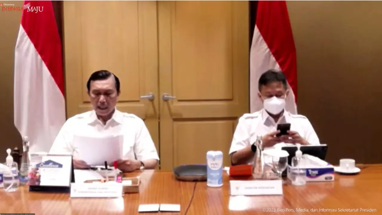 Menteri Koordinator bidang Kemaritiman dan Investasi Luhut Binsar Pandjaitan dalam konferensi pers perpanjangan PPKM level.