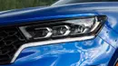 Sektor penerangan yang digunakan KIA Sorento mengadopsi tiga buah LED projector yang memberikan penerangan mumpuni di malam hari. Tidak hanya itu, LED DRL juga hadir agar membuat tampilan Sorento lebih stylish saat siang hari. (Source: edmunds.com)