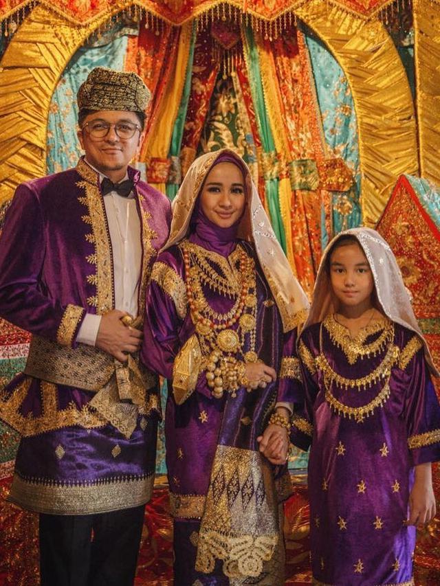 Potret pernikahan Laudya Cynthia Bella dan Engku Emran