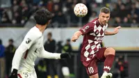 Lukas Podolksi saat masih memperkuat tim Jepang, Vissel Kobe (Kazuhiro NOGI / AFP)