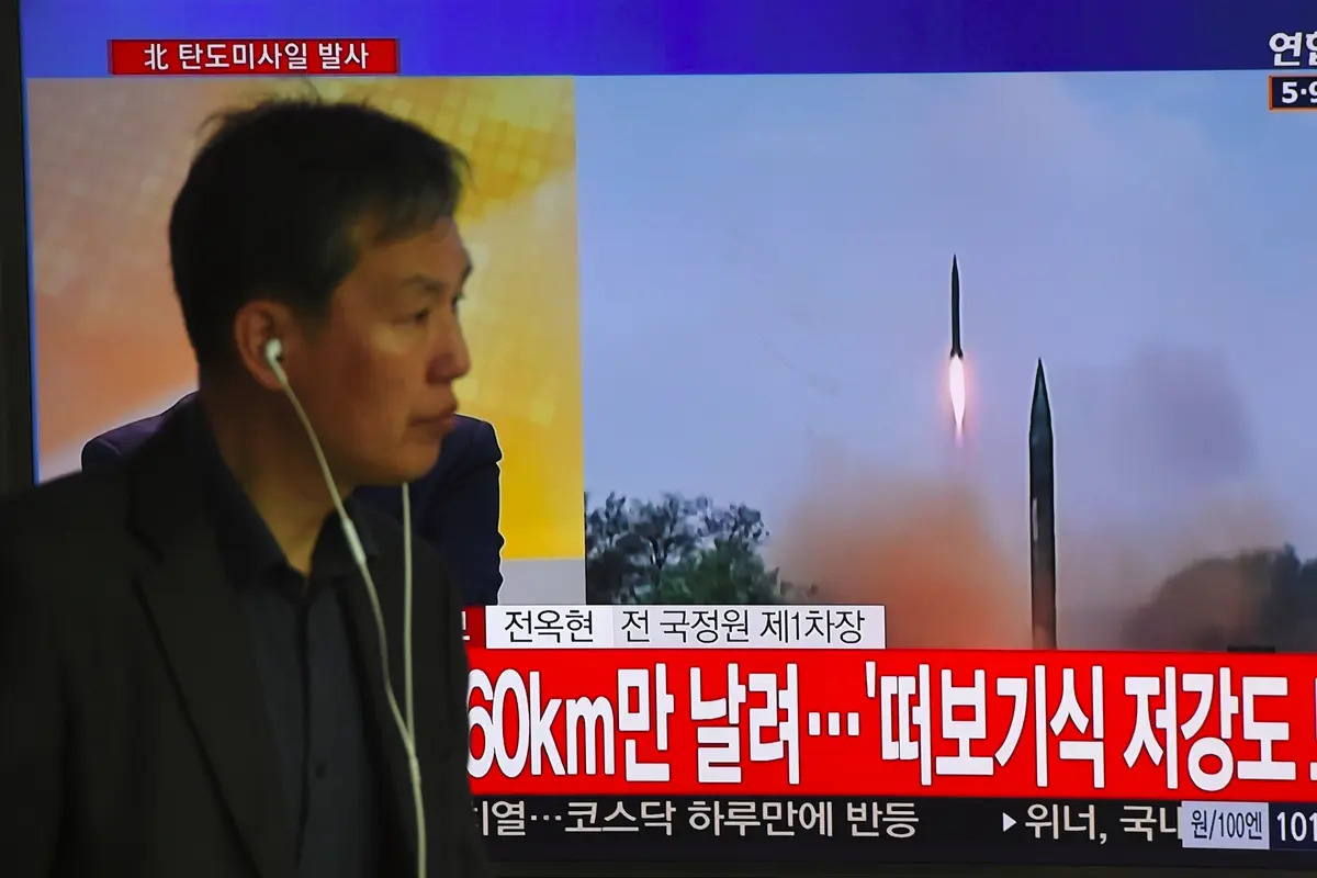 20170405-Korea Utara Tembakkan Rudal Tak Dikenal-AFP