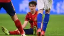 Reaksi gelandang Spanyol Pablo Gavi selama pertandingan semifinal UEFA Nations League melawan Italia di stadion San Siro, di Milan, Rabu (6//9/2021). Wonderkid Barcelona, Gavi mencatatkan sejarah sebagai pemain termuda yang pernah tampil bersama timnas senior Spanyol. (FRANCK FIFE / AFP)