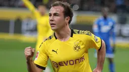 Mario Goetze yang kini tengah menjalani musim kedua bersama Eintracht Frankfurt ini juga memulai kariernya bersama Akademi Borussia Dortmund sejak 2007/2008 dan dipromosikan ke tim senior mulai 2010/2011. Pada 2013/2014 ia meninggalkan Dortmund untuk bergabung dengan Bayern Munchen. Setelah tiga musim, ia kembali ke Dortmund pada 2016/2017 dan akhirnya kembali meninggalkan Dortmund pada akhir musim 2019/2020. Dalam dua periode berseragam Dortmund ia total tampil dalam 219 laga di semua kompetisi dengan torehan 45 gol dan 61 assist. (AFP/Daniel Roland)