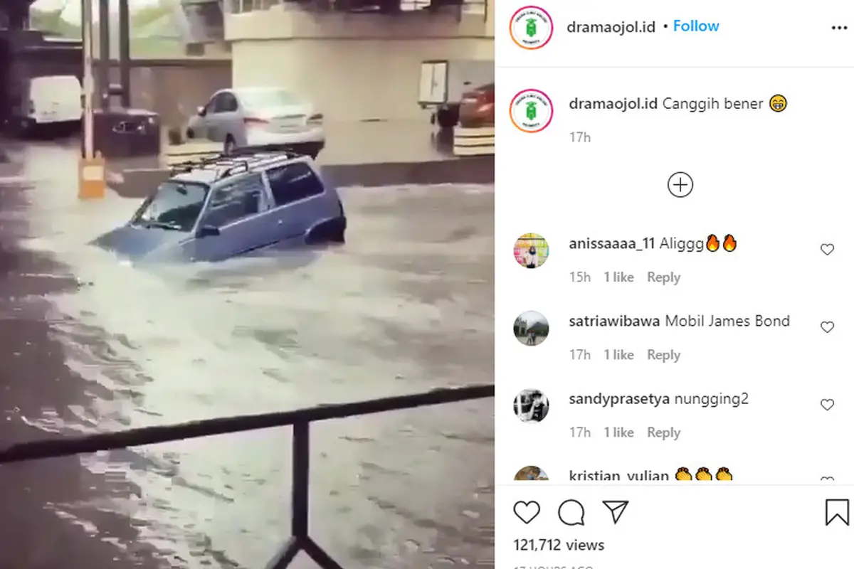 Seperti Kendaraan Amfibi, Mobil Munggil Ini Sukses Lewati Banjir