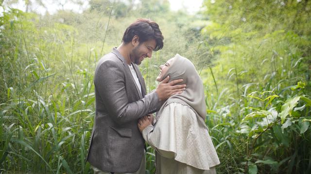 Ammar Zoni dan Irish Bella. (Foto: Leander Gemilang)