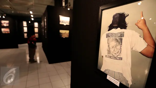 Melihat Pameran Foto Reformasi 1998