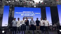 Legenda MotoGP, Mick Doohan (kemeja biru) di acara peluncuruan Mandalika Grand Prix Association di Jakarta (Liputan6.com/Luthfie Febrianto)