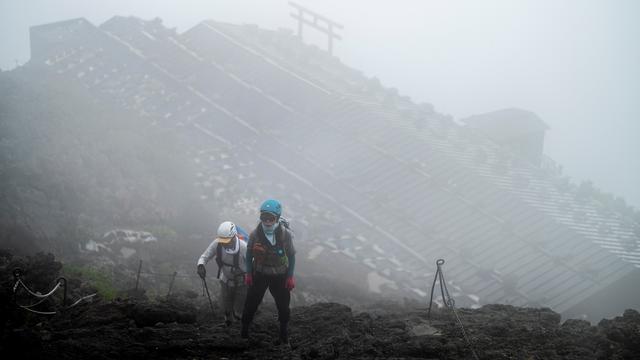 Menikmati Surya dari Puncak Gunung Fuji