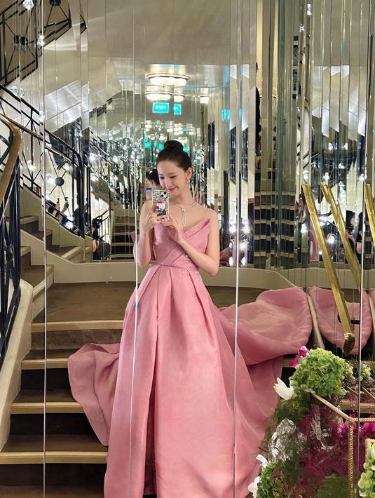 Ini adalah penampilan pertama Yoona di acara festival film terbesar di dunia tersebut. (FOTO: instagram.com/yoona__lim/)