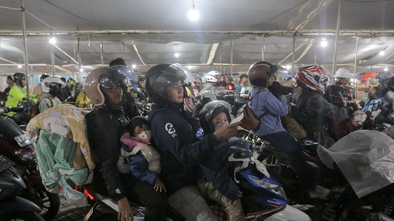 Antrean Pemudik Motor Padati Pelabuhan Ciwandan Banten