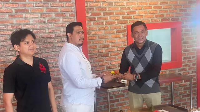 Rojo Sambel Si Aa kini melangkah ke kawasan Palmerah, Jakarta Barat.