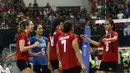 Pemain voli Jakarta Elektrik PLN melakukan selebrasi usai mencetak angka dari tim Jakarta Pertamina Energi pada pertadingan Grand Final Proliga 2017 di GOR Among Rogo, Yogyakarta (23/4). (Liputan6.com/Johan Tallo)