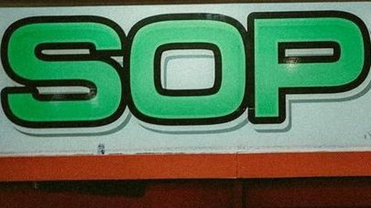 Momen Jenderal Bintang Tiga Turun ke Dapur Warung Sop, Racik Menu Favorit Sampai 'Dijaga' Pelayan
