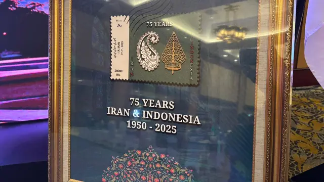 Prangko khusus memperingati 75 tahun hubungan diplomatik Iran-Indonesia diluncurkan pada Selasa, (4/2/2025), di Jakarta.
