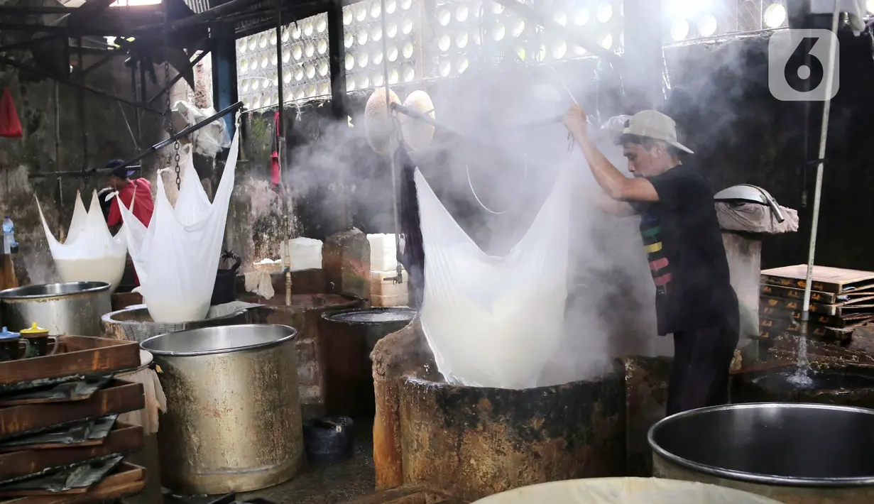 Kementerian Koordinator Bidang Perekonomian melaporkan penyaluran Kredit Usaha Rakyat (KUR) hingga Juni 2025 telah mencapai Rp131,84 triliun. (Liputan6.com/Angga Yuniar)