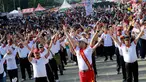 Kapolda Gorontalo, Brigjen Pol Rachmat Fudail (depan kiri) saat mengikuti kegiatan Millenial Road Safety Festival di kawasan Taruna Remaja Kota Gorontalo, Minggu (10/2). (Liputan6.com/Rahmad Arfandi Ibrahim)