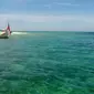 Pantai dengan air yang jernih ini di Pulau Gili Labak, salah satu obyek wisata andalan di Kabupaten Sumenep