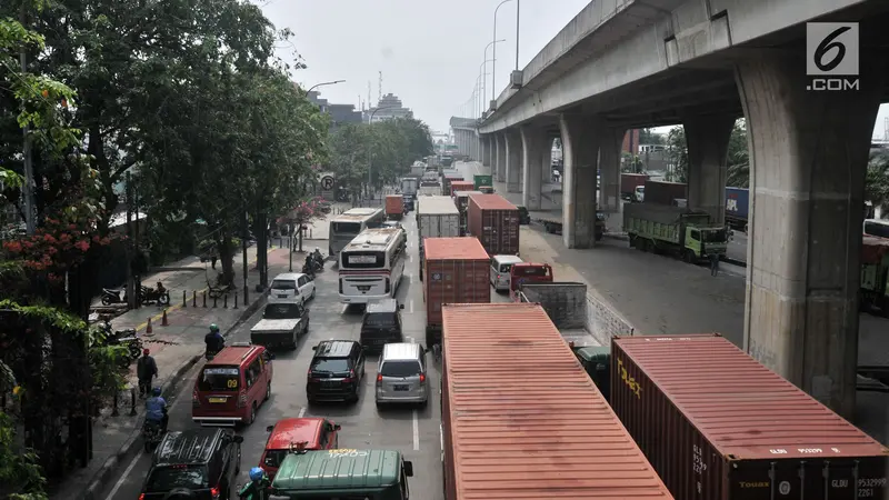 Semrawut Kemacetan Truk Kontainer di Tanjung Priok