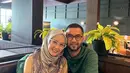 Sudah genap menjalani 7 tahun pernikahan, pasangan ini pun kerap menghabiskan momen spesial perayaan ulang tahunnya dengan mengajak keduanya buah hatinya makan bareng. Banyak yang mendoakan agar rumah tangga keduanya selalu harmonis dan langgeng.
 (Liputan6.com/IG/@vatemat)