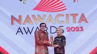 Penghargaan yang digelar oleh Media Nawacita Indonesia, diserahkan oleh Menteri Hukum dan HAM RI, Yasonna H. Laoly yang berlangsung di Dharmawangsa, Jakarta, pada Jumat (8/9).