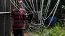 Rata-rata setiap harinya diproduksi sekitar 100 kilogram benang dari industri pemintalan tradisional ini. (Liputan6.com/Angga Yuniar)