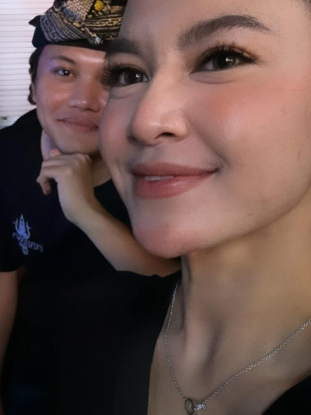 Rizky Febian dan Mahalini Rayakan Nyepi