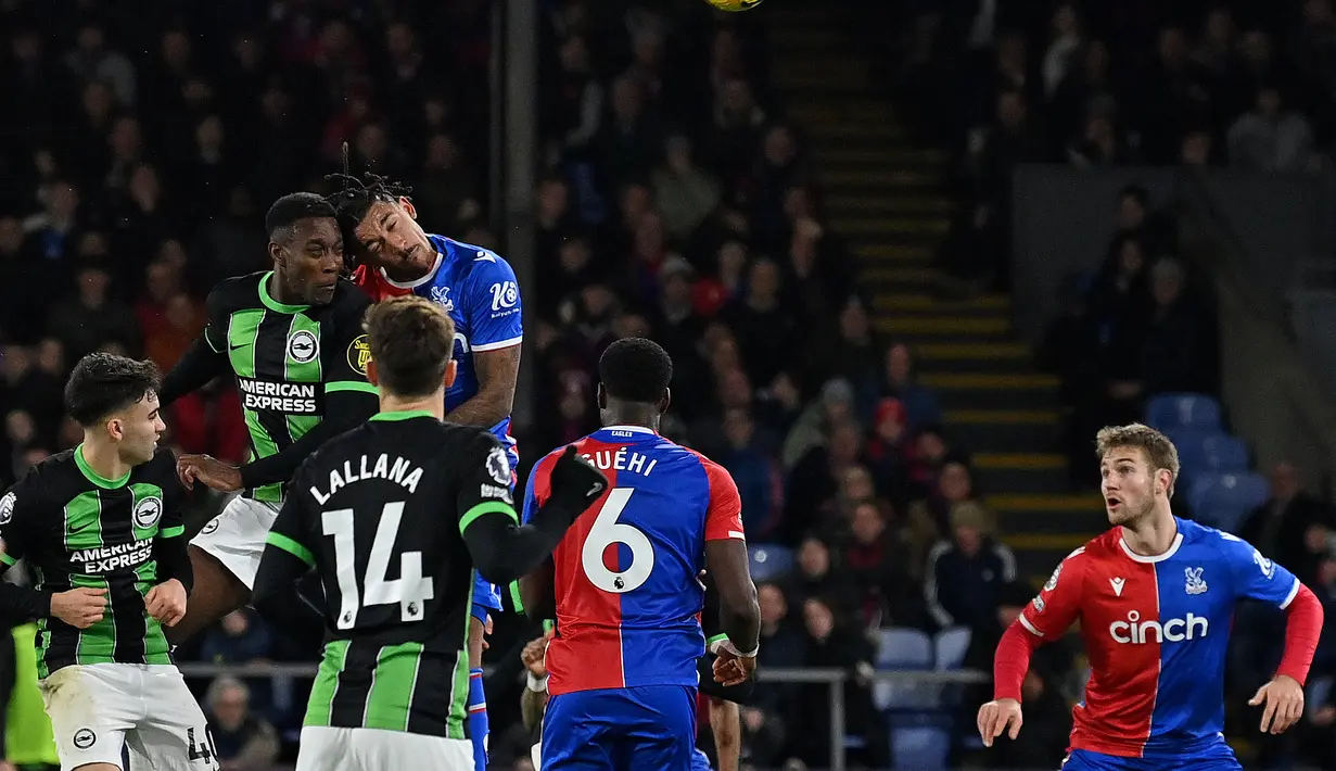 Brighton membalas pada menit ke-83 berkat gol Danny Welbeck setelah memanfaatkan umpan Paul Gross. (Glyn KIRK / AFP)