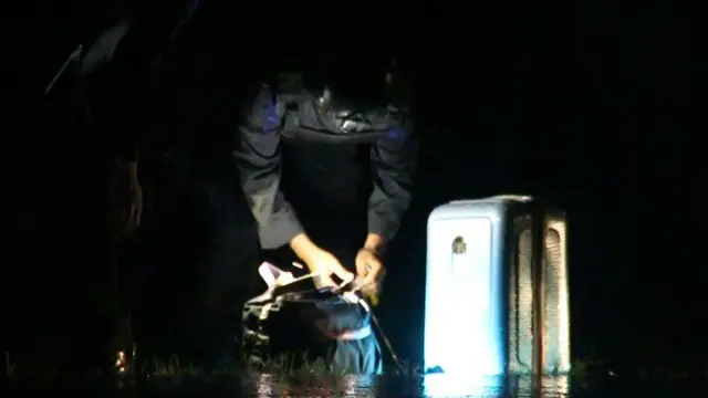Koper dan tas jinjing mencurigakan. (Foto: Liputan6.com/Polres Kebumen/Muhamad Ridlo)