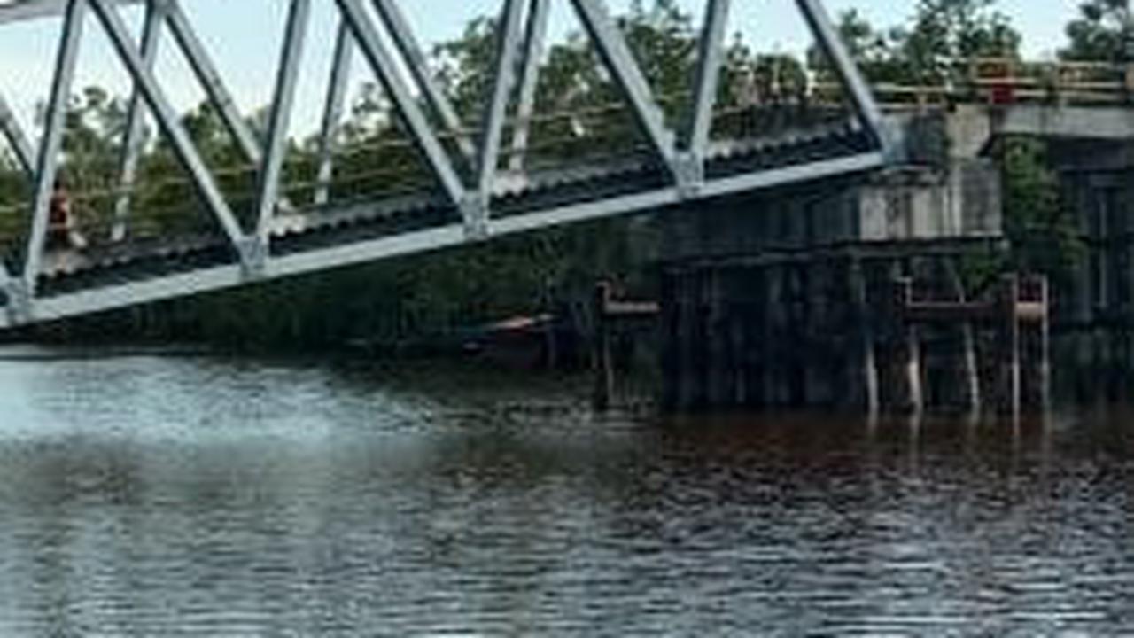 Jembatan sepanjang 70 meter menggunakan konstruksi Truss Bridge itu sebelumnya sudah mengalami kerusakan, yakni terjadi penurunan pada pondasi dan struktur bangunan.