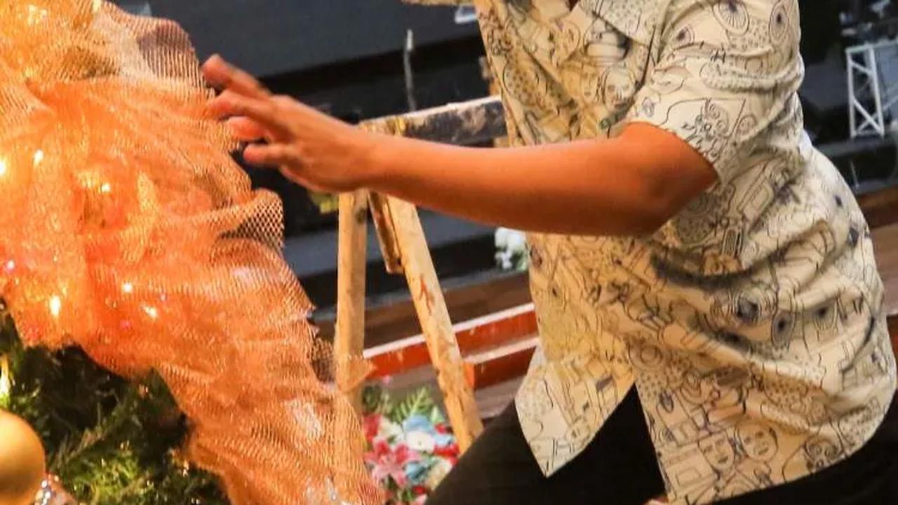 Aksi bersih-bersih ini dilakukan oleh Tim Kampanye Nasional (TKN) Pemilih Muda (Fanta) Prabowo - Gibran.