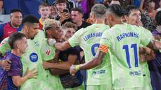 Pemain Barcelona merayakan gol ke gawang Levante pada jornada kedua La Liga 2025/2026 di Estadio Ciudad de Valencia, Minggu (24/8/2025) dini hari WIB. (AP Photo/Alberto Saiz)